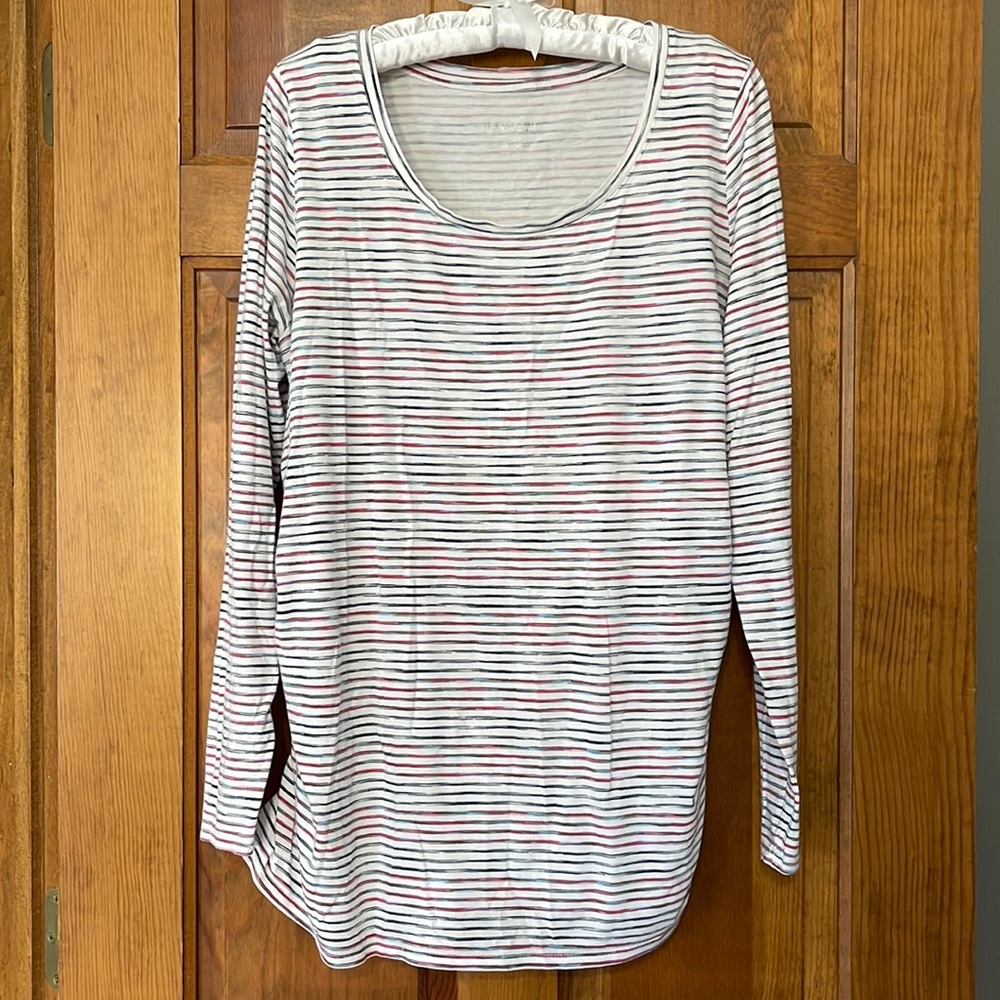 Liz Lange Maternity Long Sleeved T-shirt Size L